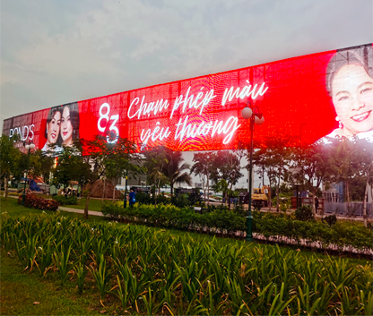 越南公園LED網(wǎng)格屏戶(hù)外亮化